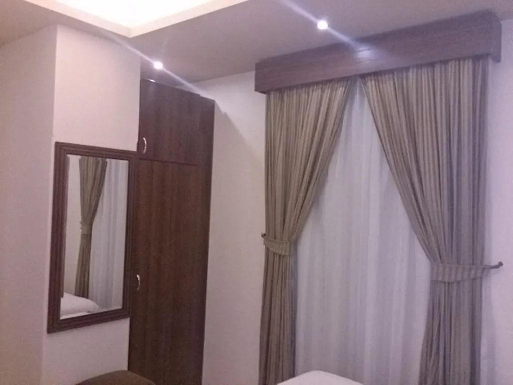 ריאד Roseline Hotel Suites